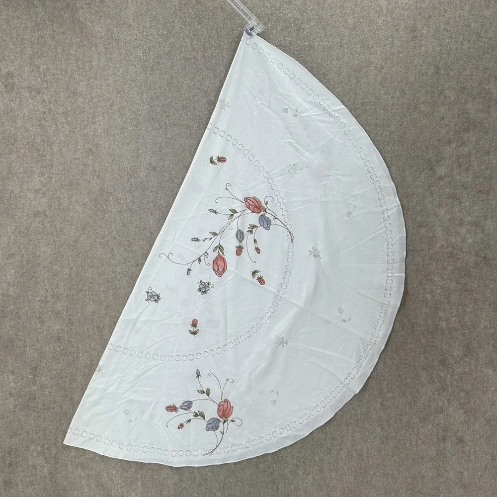 VTG Oval White Floral Tablecloth Pink Blue Rosebuds Eyelet Embroidery 49X56